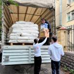 «Единая Россия» продолжает оказывать гуманитарную помощь беженцам и жителям Донбасса