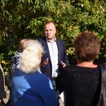 Алексей Четвернин провел встречу с жителями по вопросу благоустройства двора в Металлургическом районе