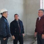 В Ларичихе продолжается строительство новой школы