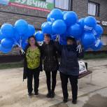 Единороссы Советского района поздравили школьников с Днем знаний