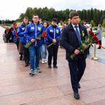 «История не знает примеров, равных этому подвигу»: петербургские единороссы почтили память защитников Ленинграда