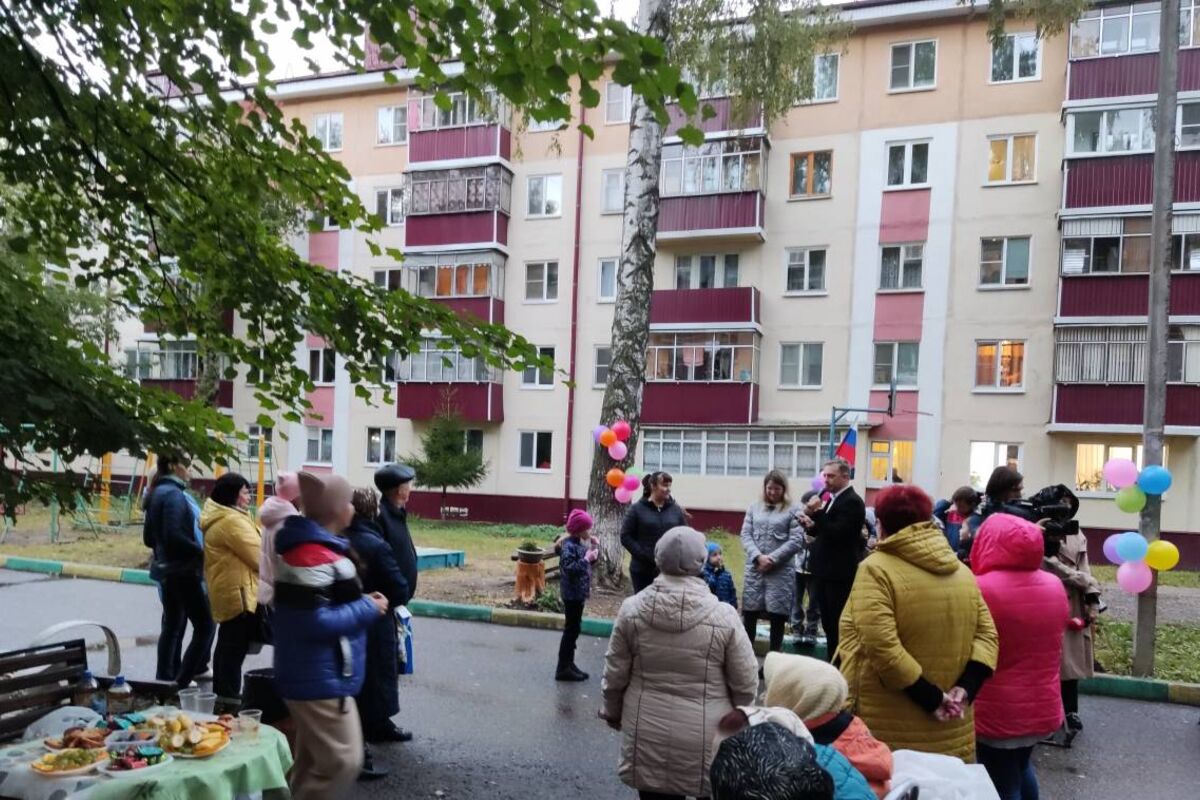 Сторонники и партактив Ленинского местного отделения партии «Единая Россия»  приняли участие в празднике двора