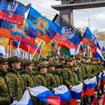 Единороссы Ханты-Мансийска приняли участие в митинг-концерте в поддержку президента Российской Федерации