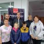 Партийцы Октябрьского района помогли семьям из Запорожской области принять участие в референдуме