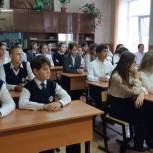Депутат Александр Кичигин пообщался с учениками Новопоселеновской школе