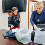 «Единая Россия» в Муравленко помогает семье из ДНР обживаться в городе