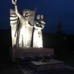 Освещение мемориального комплекса смонтировали в Зудилово по инициативе единороссов