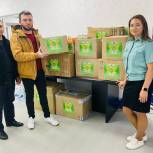 Сотрудники службы судебных приставов Ямала привезли в пункт сбора «Единой России» два фургона гуманитарной помощи