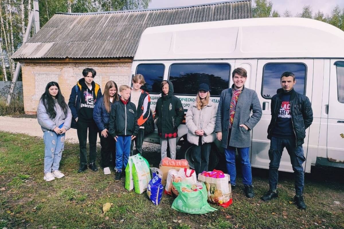 Единая Россия» в Орехово-Зуеве передали приюту для животных «Веста» корма и  средства по уходу