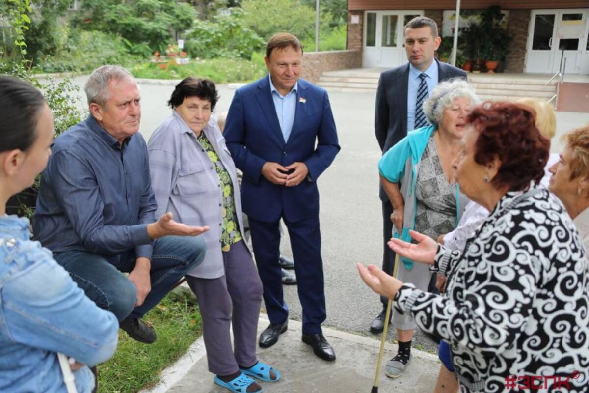 Александр Ролик встретился с жителями микрорайона Сахарный ключ