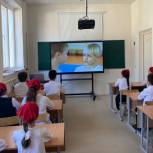 В школах Чечни при поддержке «Единой России» стартовали патриотические киноуроки