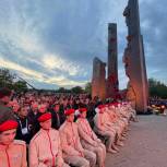 В луганском городе Краснодоне после реставрации открыт памятник молодогвардейцам «Непокоренные»