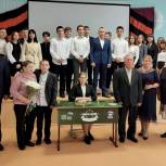 В школе Нижегородской области при поддержке «Единой России» открыли Парту Героя
