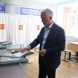 В голосовании принял участие председатель Волгоградской городской Думы  Владлен Колесников