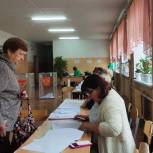 В Фокино на избирательных участках продолжается голосование