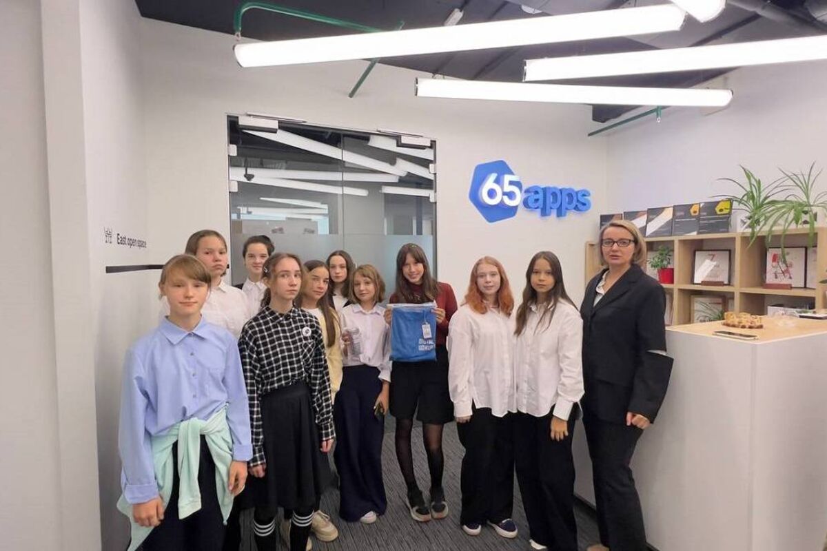 Урок цифровой грамотности в офисе 65Apps: новый опыт для учеников 7-го класса