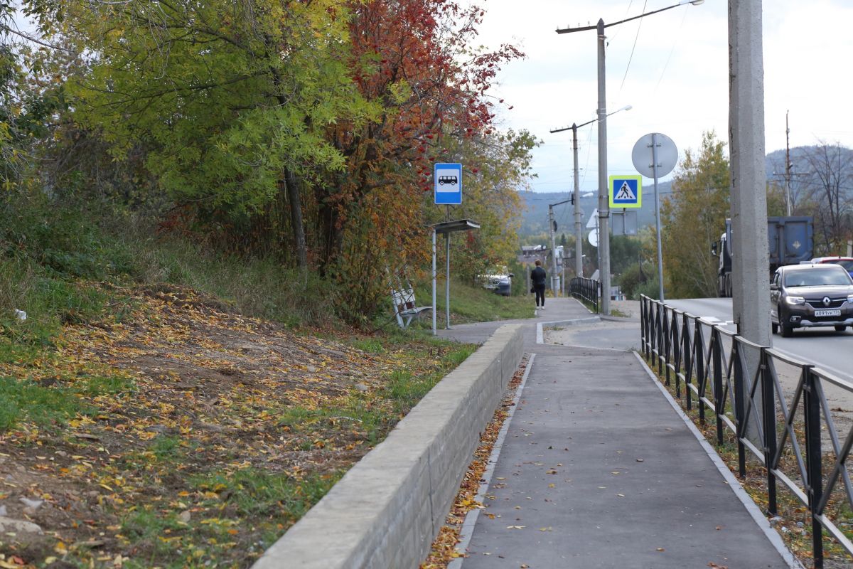 В Кыштыме благоустроили пешеходный тротуар по улице Комарова