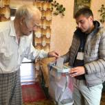 На выборах в Калининске проголосовал 100-летний участник Великой Отечественной войны