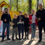 «Единая Россия» в Октябрьском районе Ростова организовала субботник на детской площадке