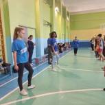 Молодогвардейцы провели зарядку для воспитанников детского дома в Воронеже
