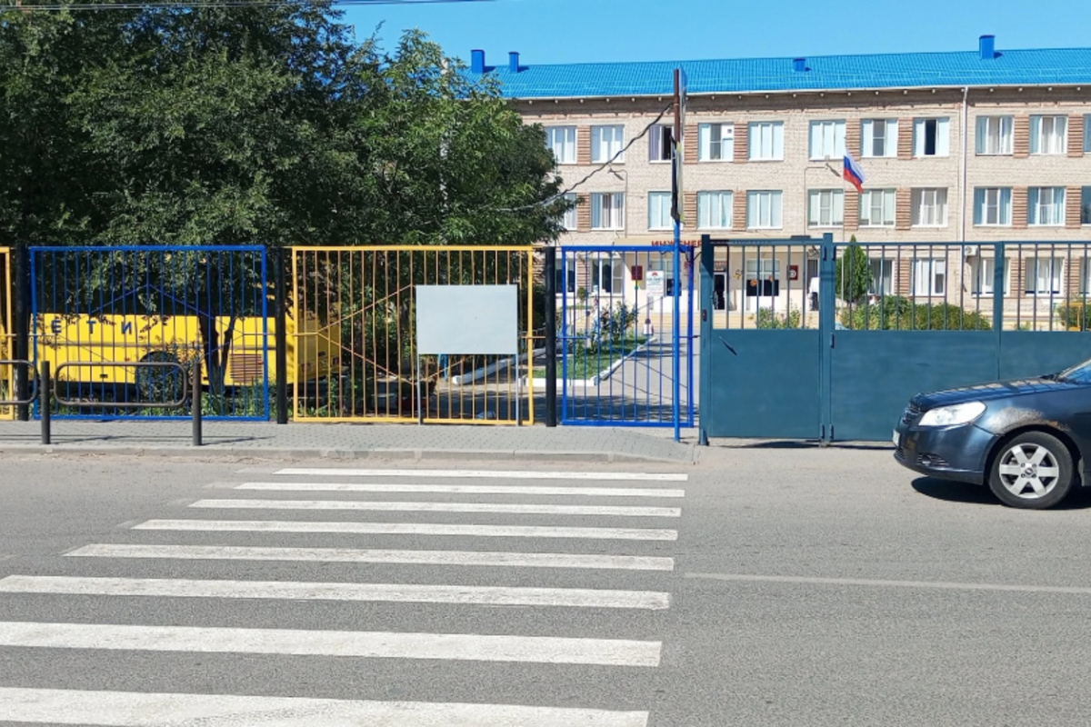 «Единая Россия» проверила состояние дорог у астраханских школ и детсадов