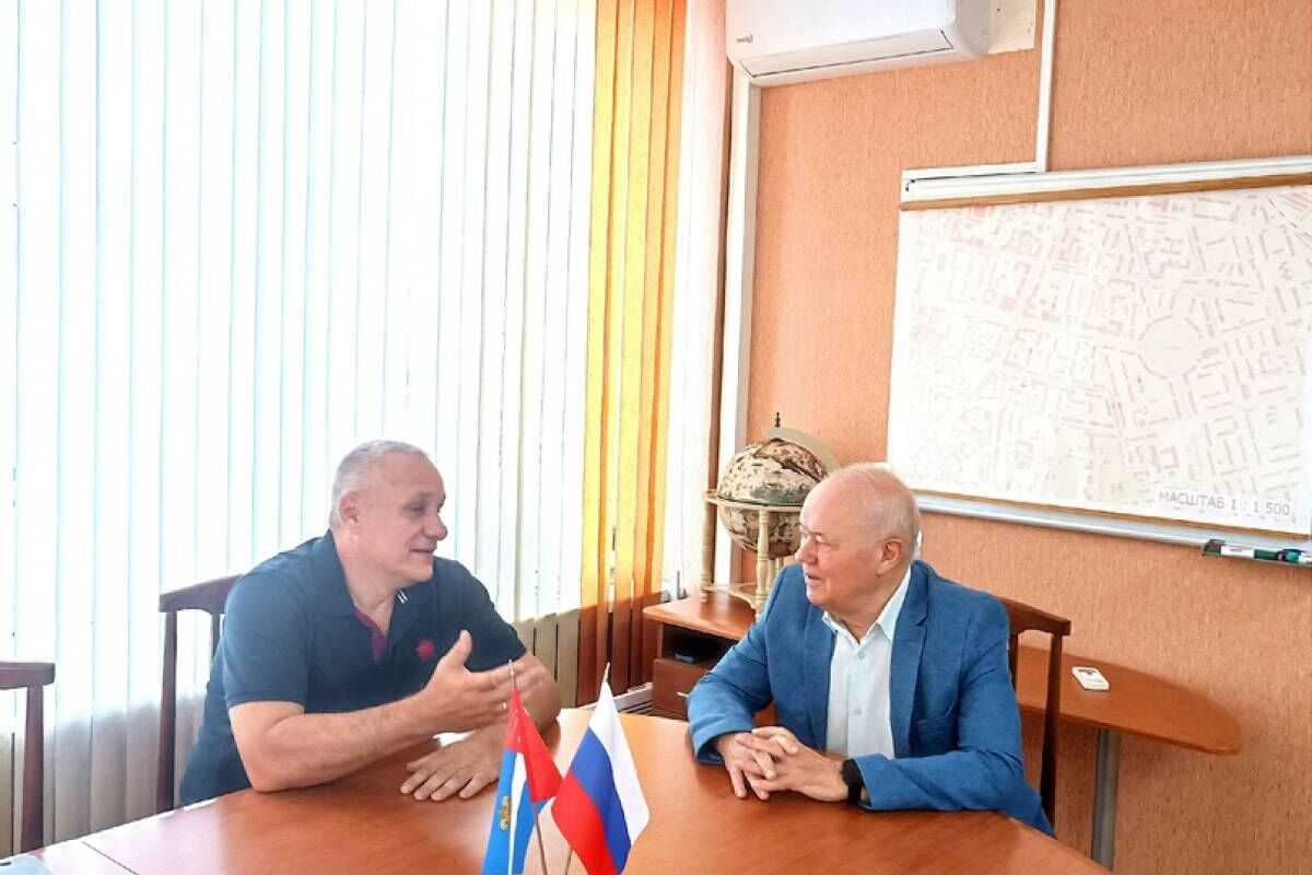 Александр Иванов встретился с директором предприятия «Картон-Полиграф» Павлом Беланом.