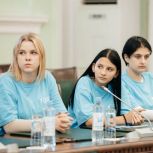 Владимир Кравченко провел рабочую встречу со школьниками, прибывшими в Томск из Луганской Народной Республики