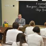 Александр Ищенко поздравил учеников ростовской школы № 49 с Днем знаний