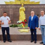 Впервые за десятилетие в Камышеватом ДНР загорелся Вечный огонь. Вице-спикер Госдумы Сергей Неверов побывал на открытии мемориала после реконструкции
