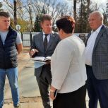 Общественный совет партийного проекта «Новая школа» оценил ход работ на стройке школы в поселке Караваево