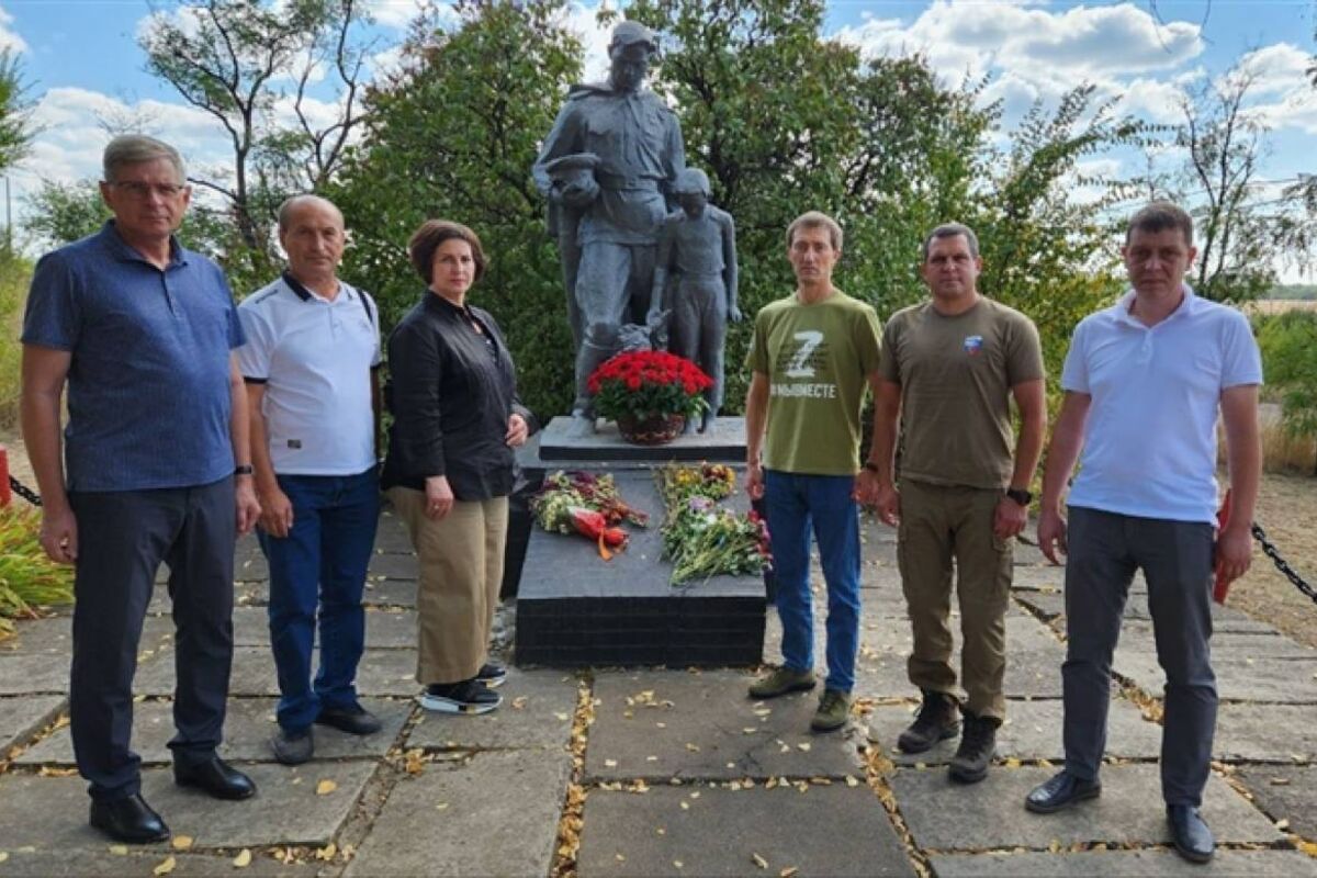 Депутаты Самарской губернской думы побывали в Снежном в юбилейный день  освобождения от немецко-фашистских захватчиков