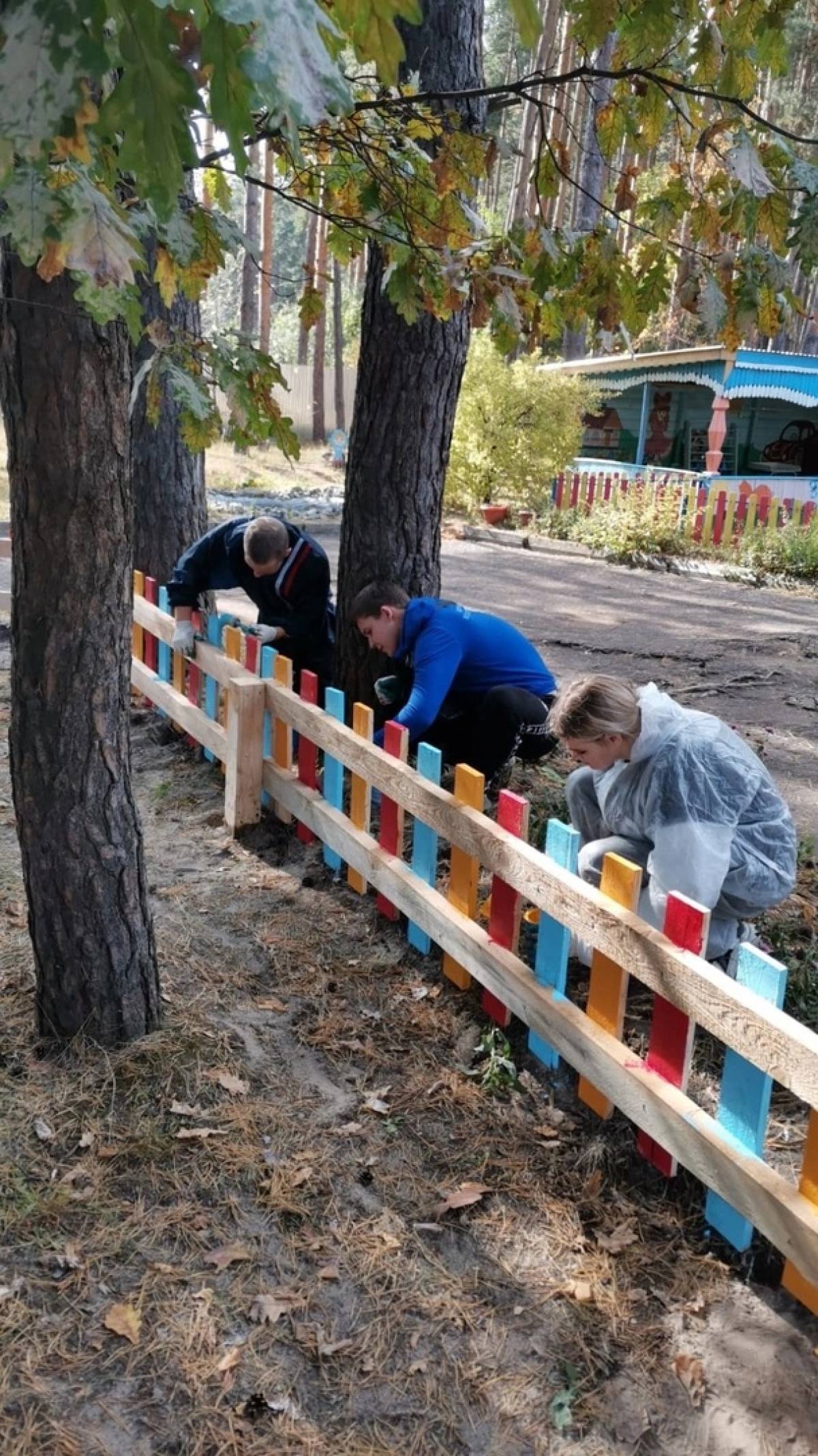 Молодогвардейцы Чамзинского района помогли благоустроить Большеберезниковский  Дом ребенка | 20.09.2023 | Саранск - БезФормата