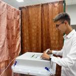 Молодежь Энгельса голосует на выборах в районный совет депутатов
