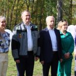 Вячеслав Погудин принял участие в посадке деревьев в Нижнем Тагиле