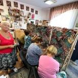 Активисты Сакского района плетут маскировочные сети