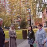 Депутат Мособлдумы Тарас Ефимов вместе с жителями проверил благоустройство сквера на улице Лесные поляны в микрорайоне Салтыковка