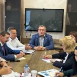 В школах Брянска реализуется проект «Парта героя»