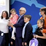 Более 500 семей получат помощь от петербургского отделения «Единой России» в ходе традиционной акции «Собери ребёнка в школу»