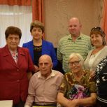 Верхнехавские единороссы поздравили семейную пару с 60-летием супружеской жизни