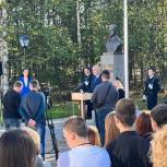 В посёлке Благоево Удорского района открыли памятник Герою России Александру Власенкову