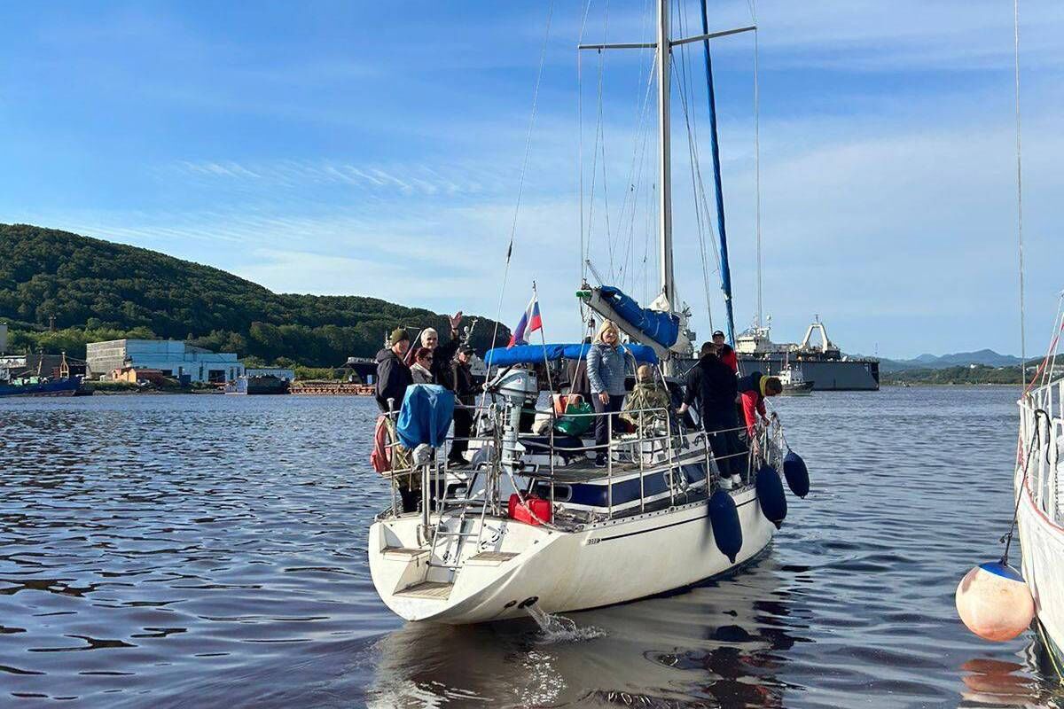 На Камчатке «Единая Россия» устроила морскую прогулку для участников СВО