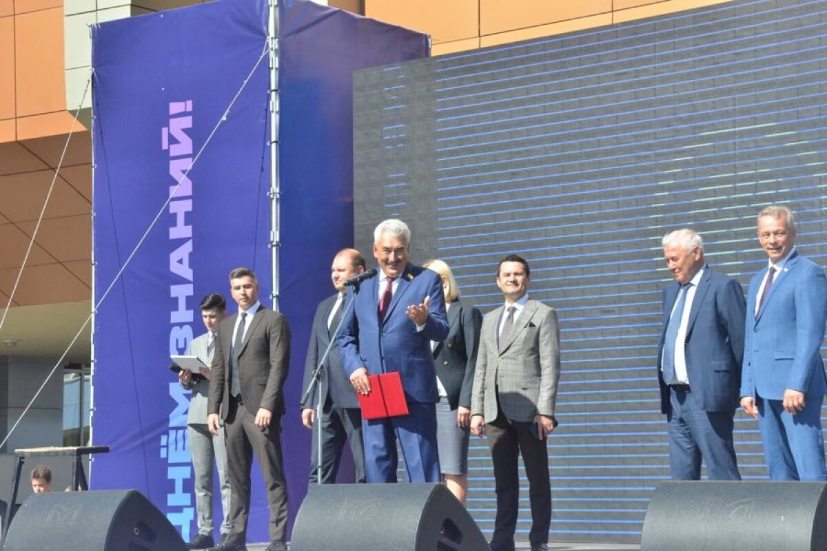 Леонид Черкесов напутствовал первокурсников ЧГУ им. И.Н. Ульянова