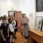 Курские единороссы открыли выставку картин, посвященную 80-летию Курской битвы