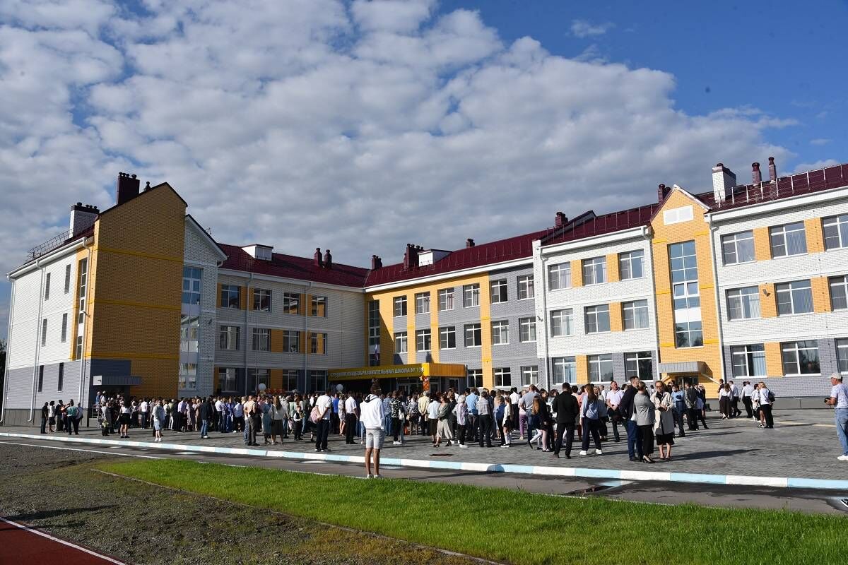 Новая школа в барнаульском поселке Спутник встретила первых учеников