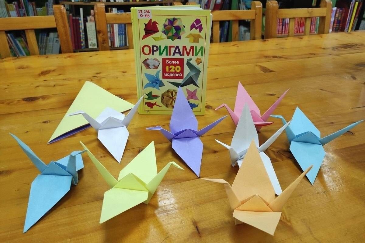 Мастер-класс по изготовлению бумажных журавликов состоялся в Кировске