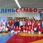 «Единая Россия» наградила участников омского турнира по самбо «Золотая осень»