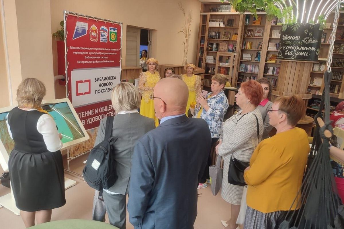 В поселке Бреды открылась библиотека нового поколения