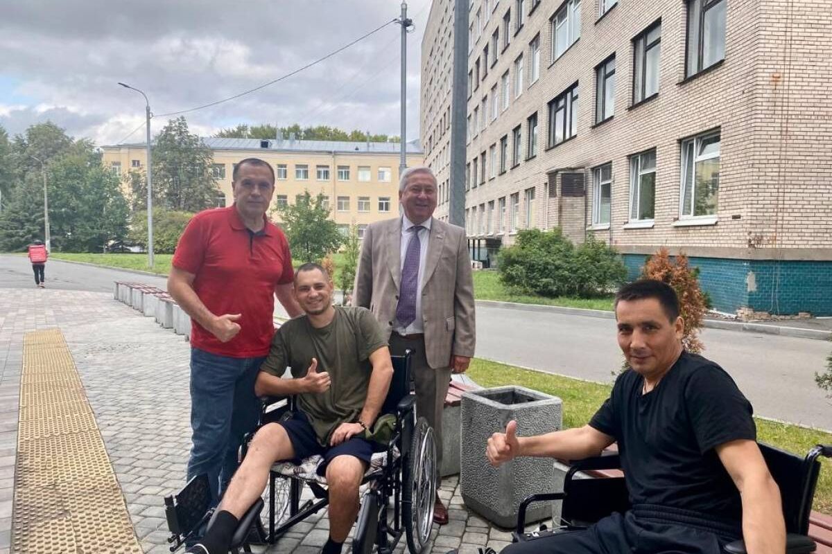 Петербургские единороссы передали Госпиталю для ветеранов войн комплекты абсорбирующего белья
