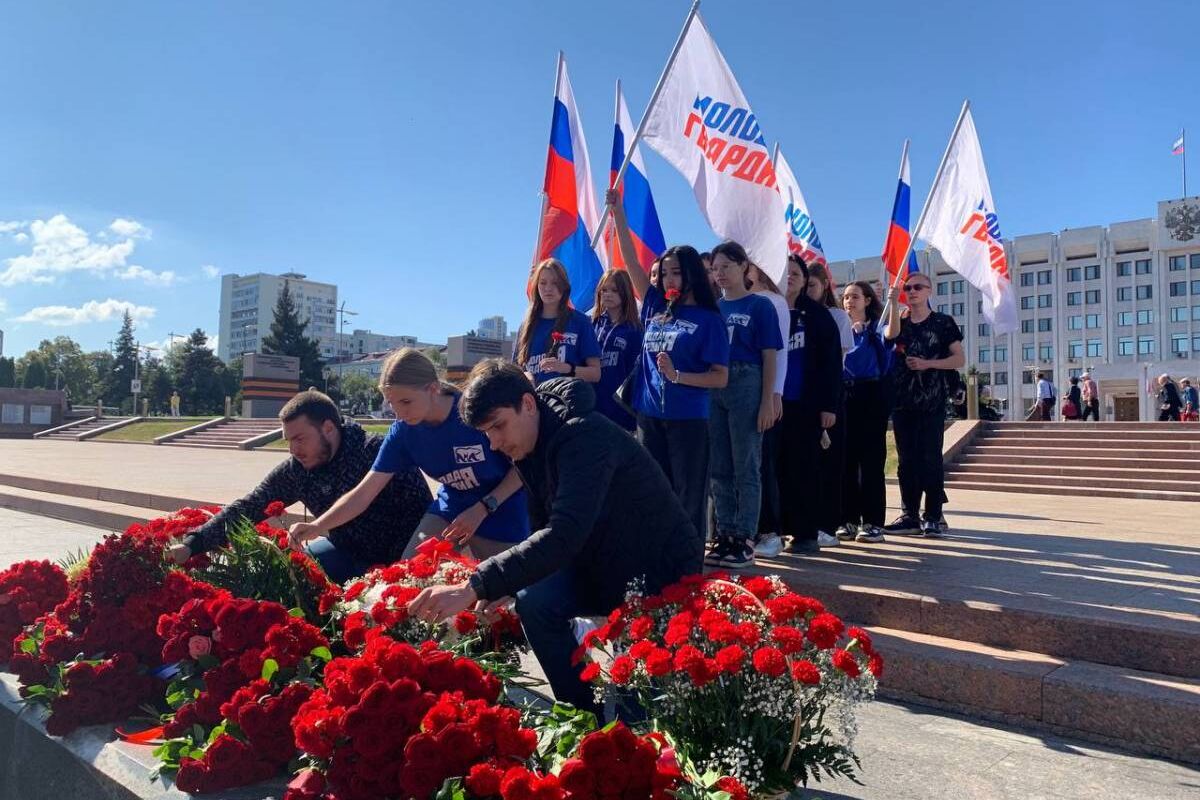 В Самаре прошла церемония возложения цветов в честь окончания Второй  мировой войны