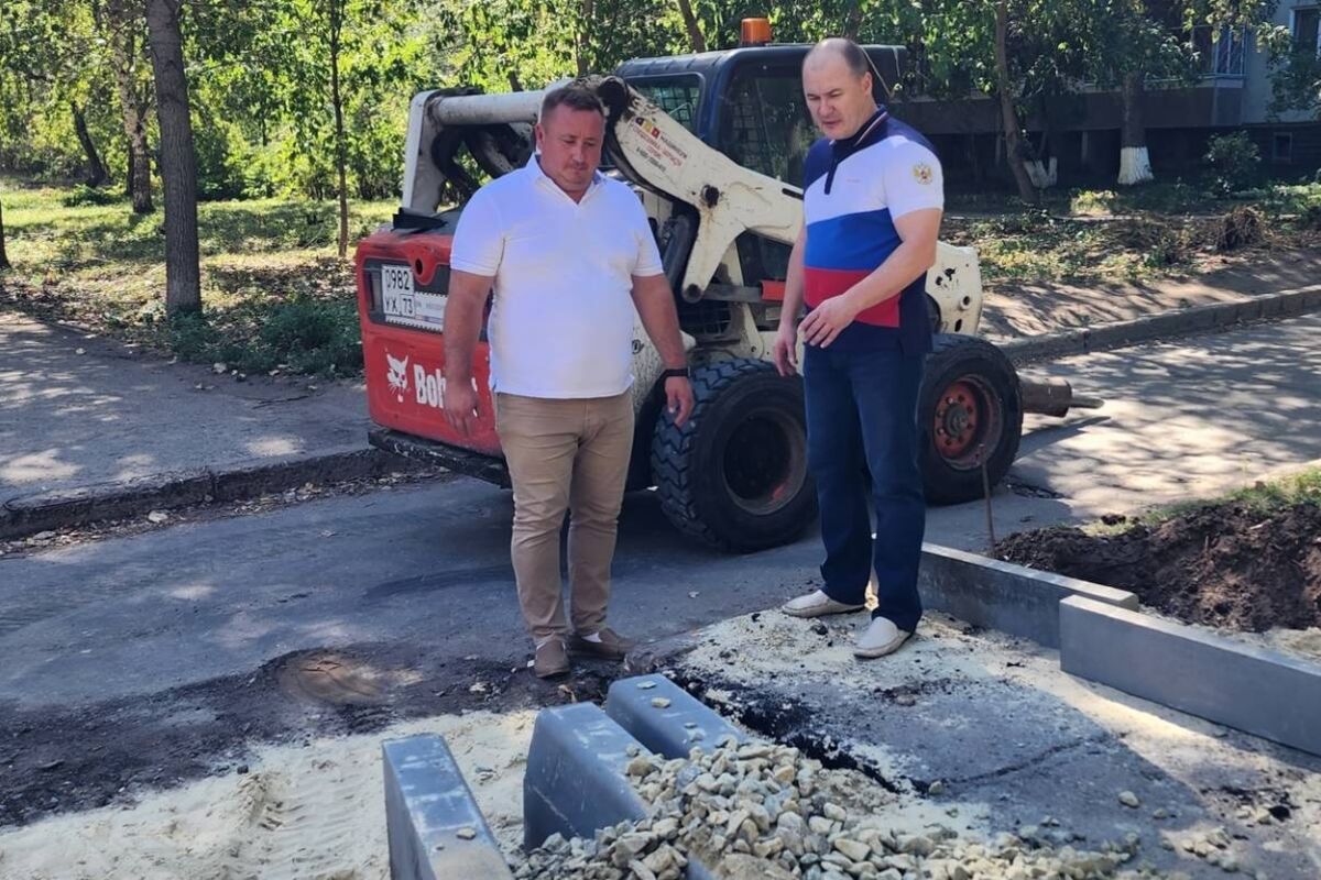 В сквере на бульваре Киевском ремонтируют пешеходную зону